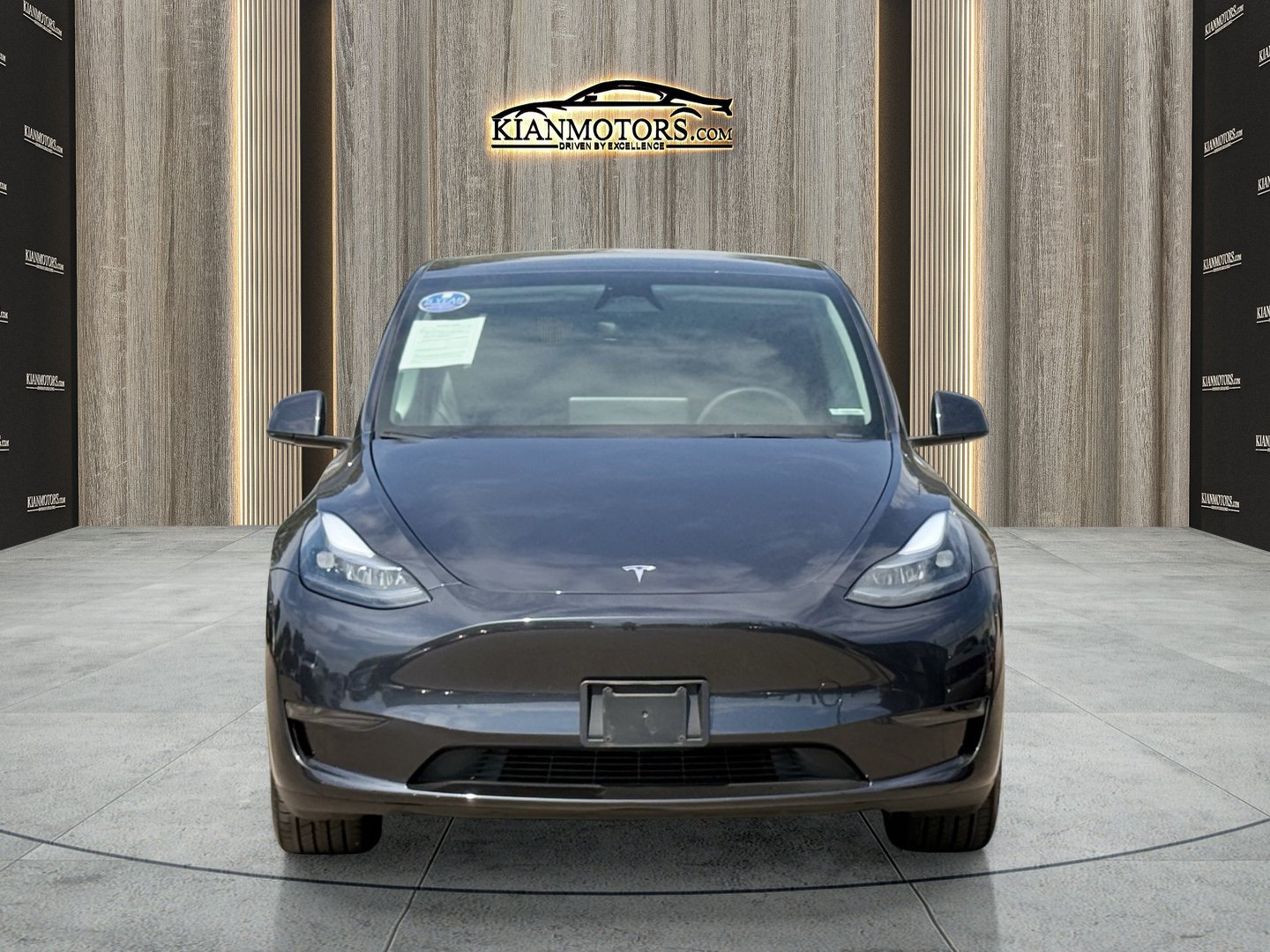 Used 2024 Tesla Model Y Long Range RWD image 2
