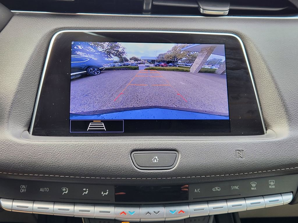 Used 2020 Cadillac XT4 Luxury w/ Cold Weather Package image 17