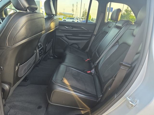Used 2024 Jeep Grand Cherokee Altitude AWD/4WD image 13