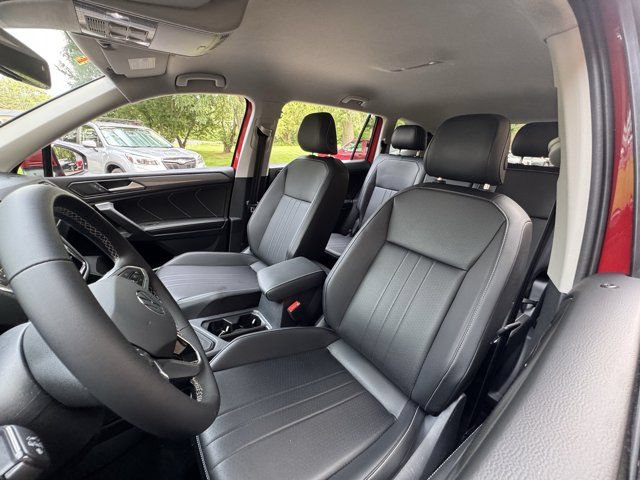 Used 2023 Volkswagen Tiguan SE FWD image 23