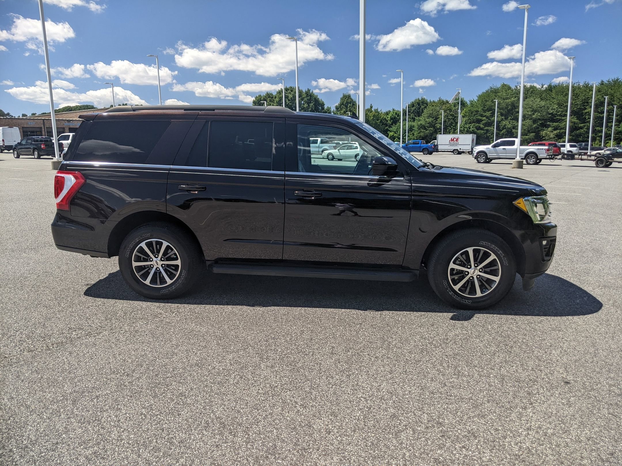 Used 2021 Ford Expedition XLT image 3