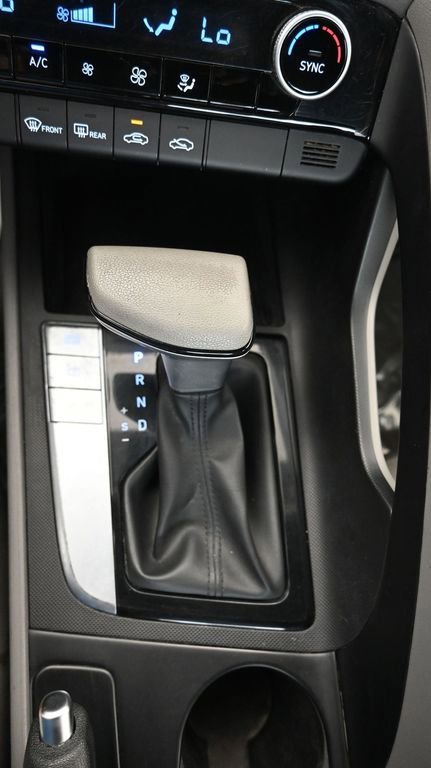 Used 2024 Hyundai Elantra SEL image 31