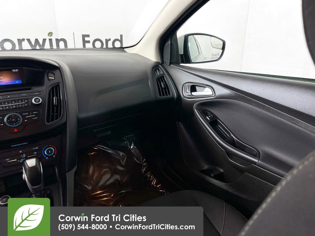 Used 2016 Ford Focus SE image 25