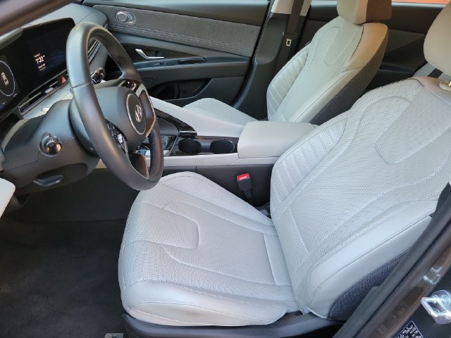 Used 2025 Hyundai Elantra Limited FWD image 12