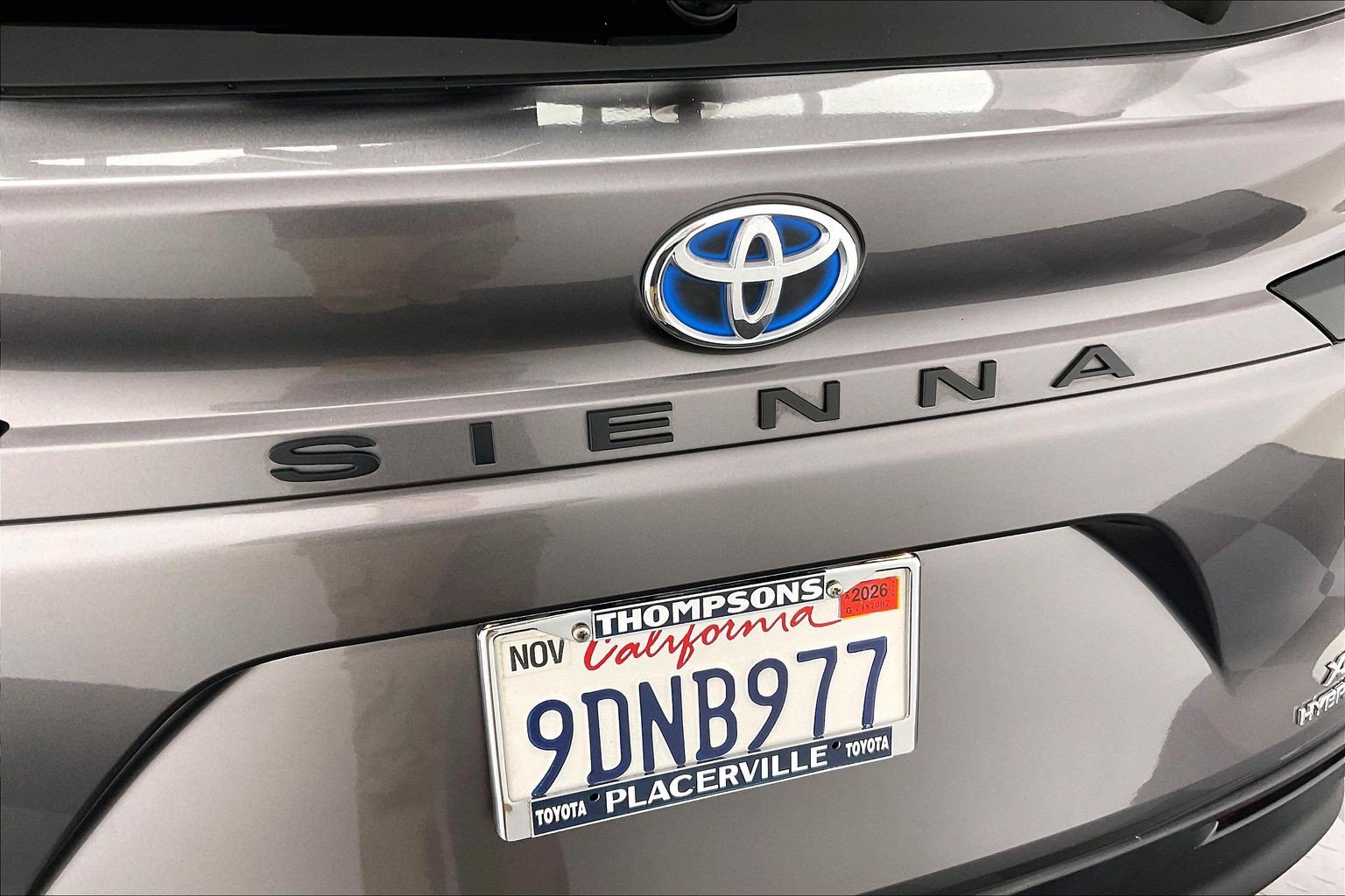 Used 2023 Toyota Sienna XLE FWD image 32