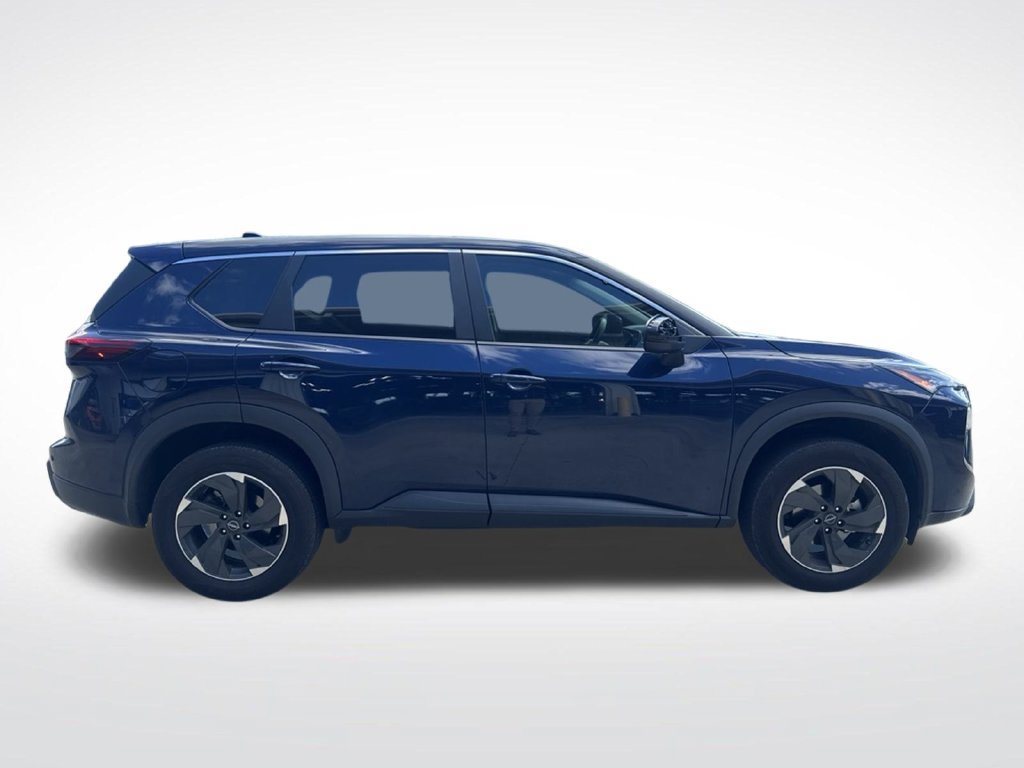 Used 2025 Nissan Rogue SV AWD/4WD image 2