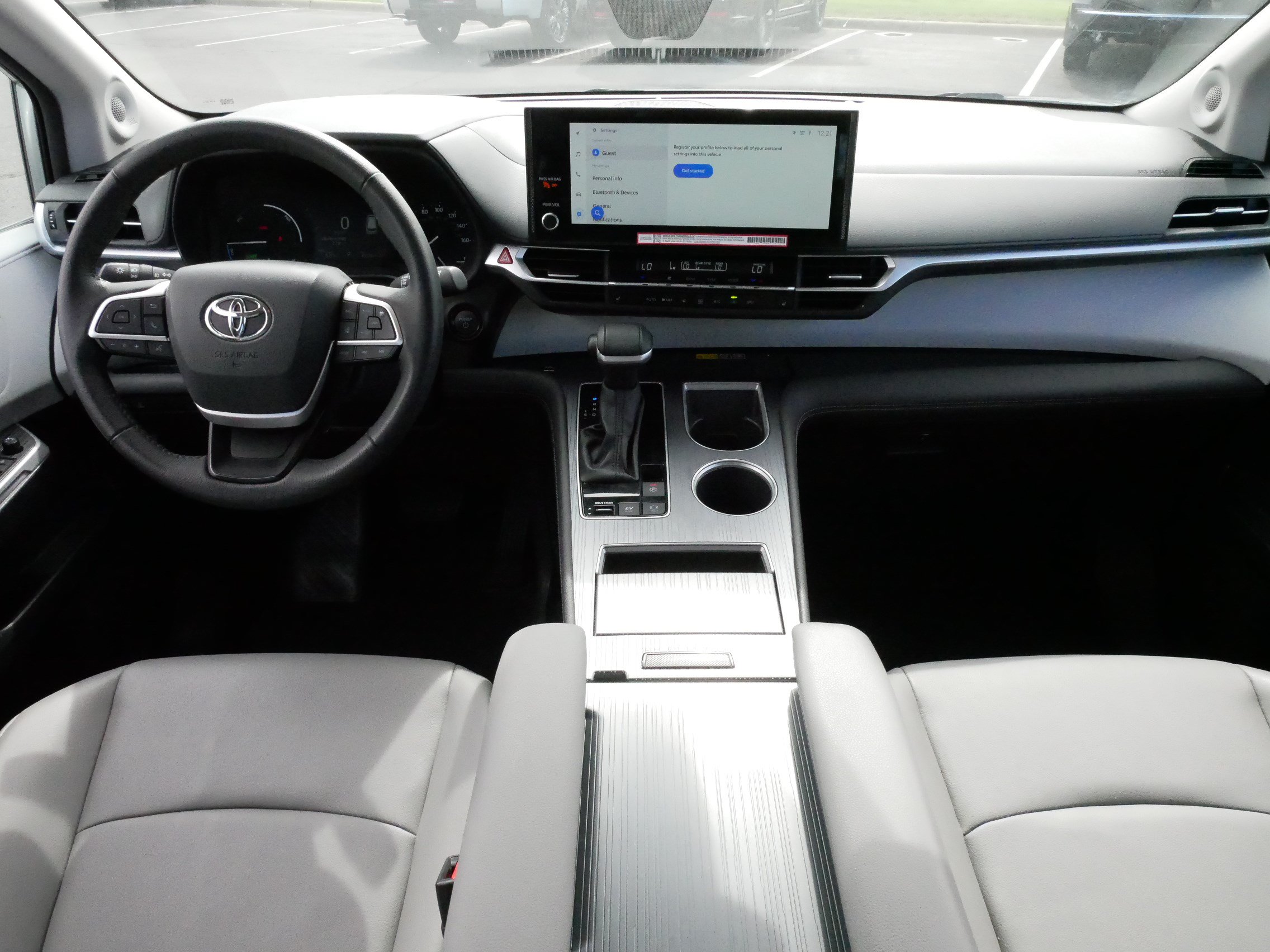 Used 2025 Toyota Sienna XLE w/ XLE Plus Package AWD/4WD image 10