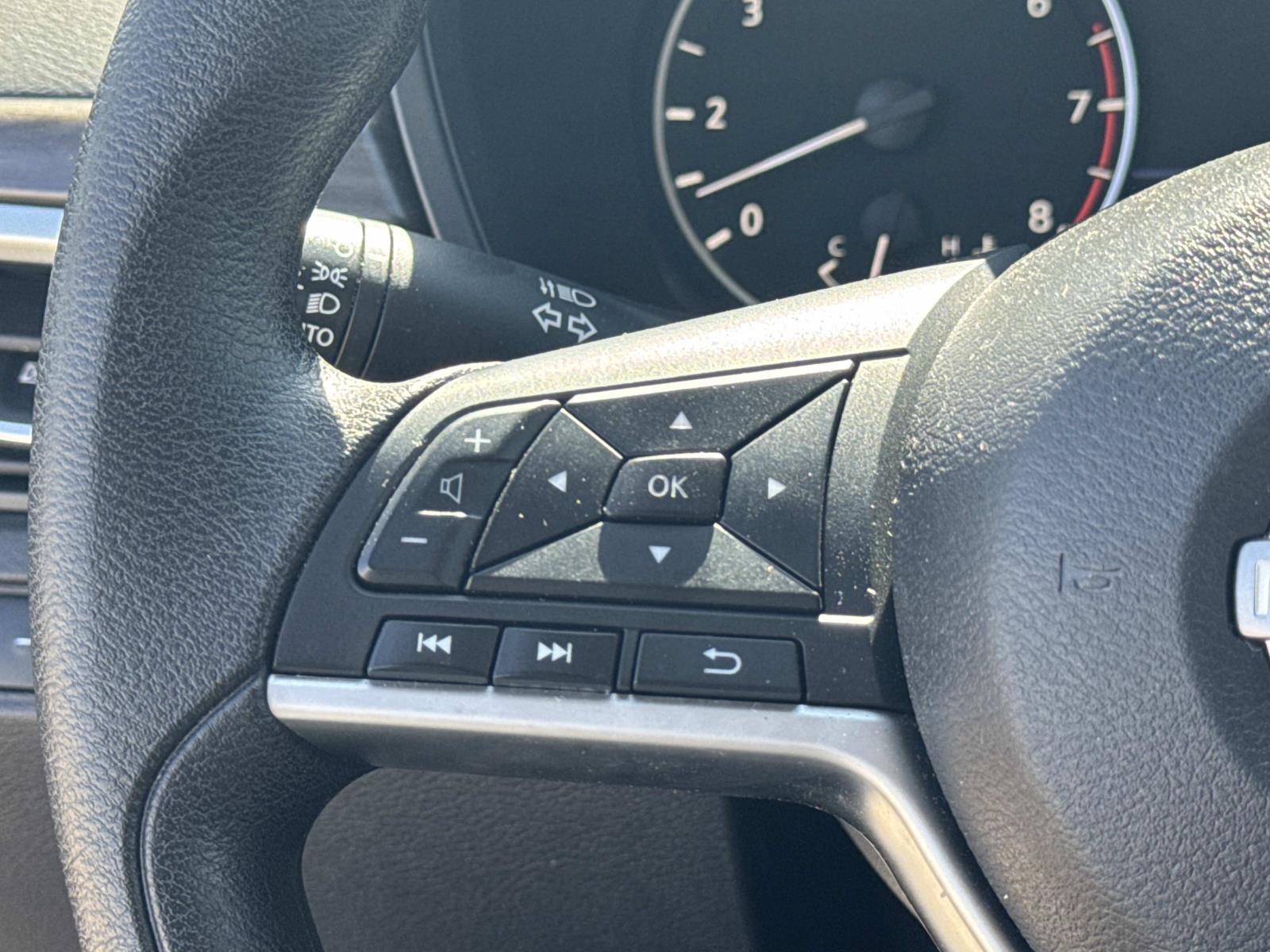 Used 2024 Nissan Altima 2.5 SV image 9