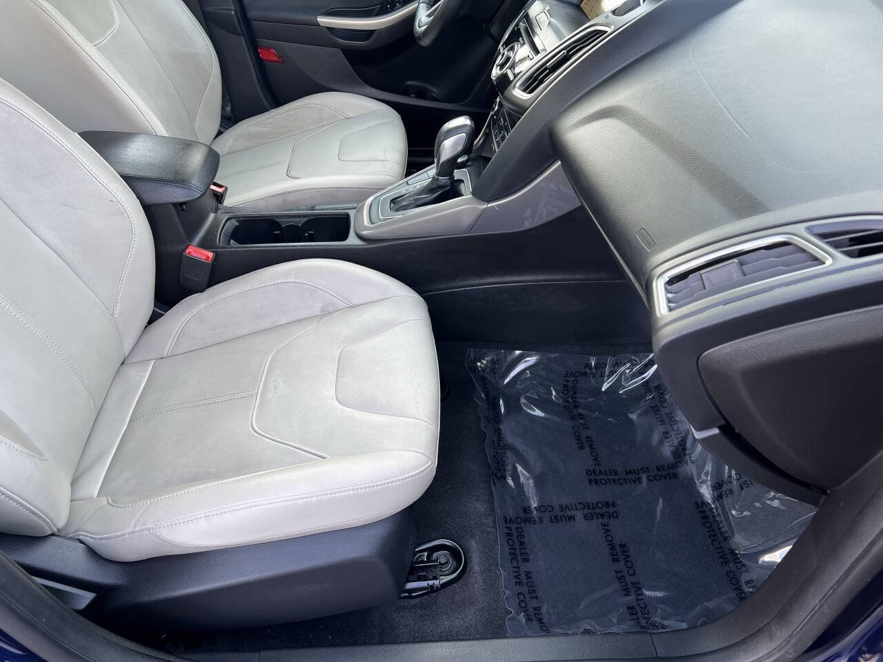 Used 2017 Ford Focus Titanium FWD image 11
