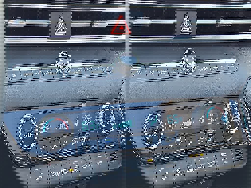 Certified 2024 Hyundai Elantra SEL w/ Convenience Package image 16