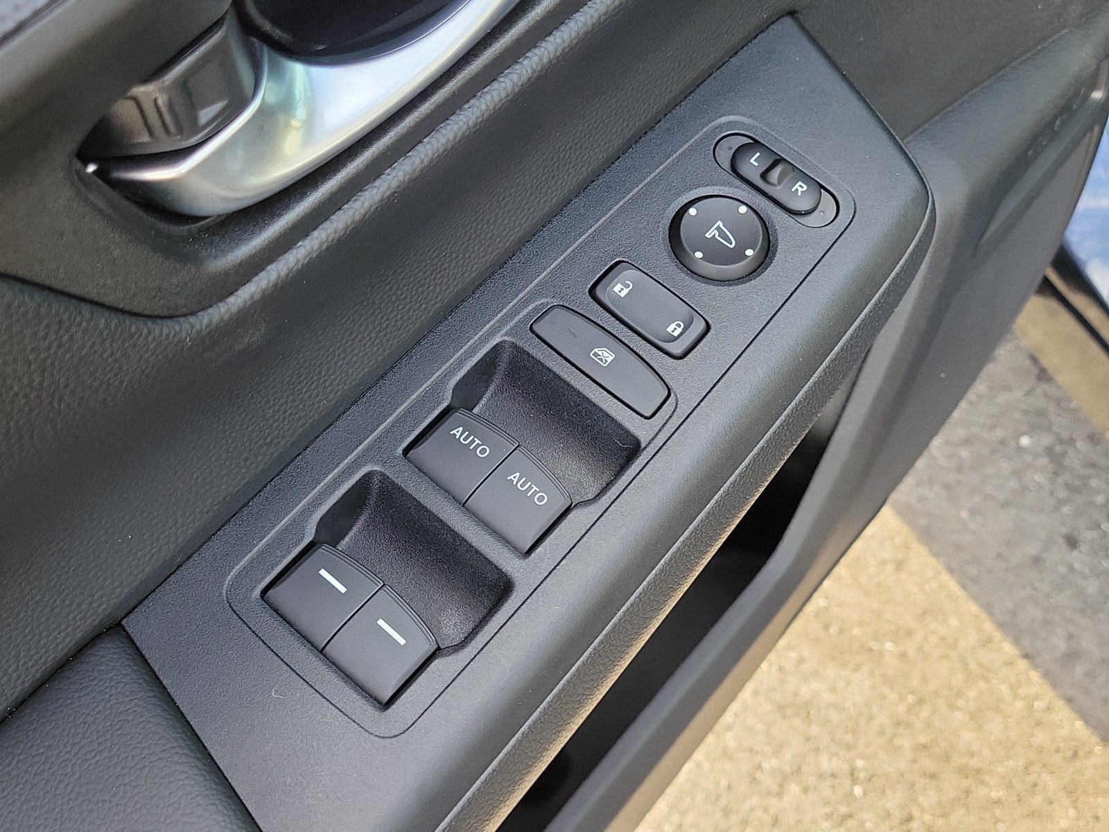 Used 2024 Honda CR-V EX image 14
