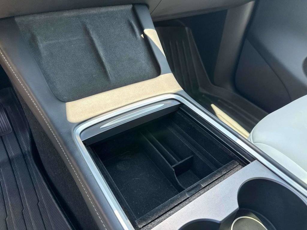 Used 2024 Tesla Model Y Long Range AWD/4WD image 27