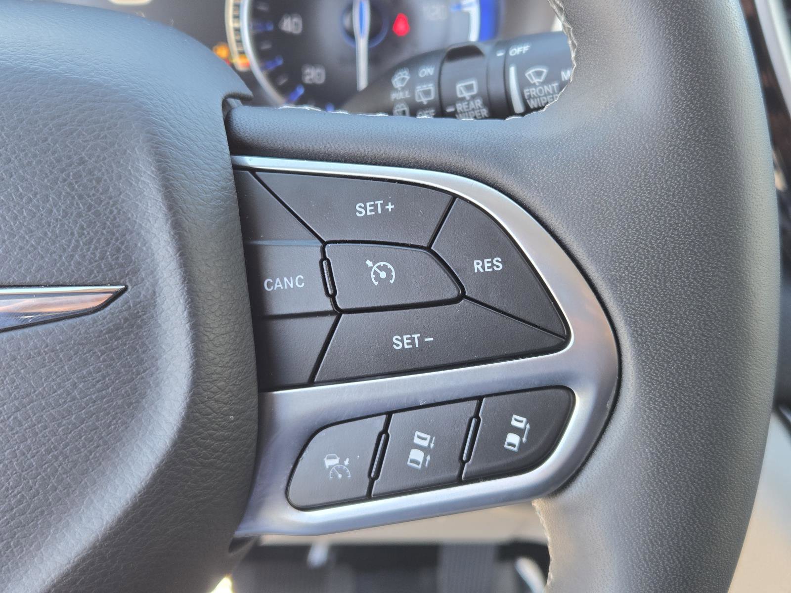 Certified 2023 Chrysler Pacifica Touring-L image 18