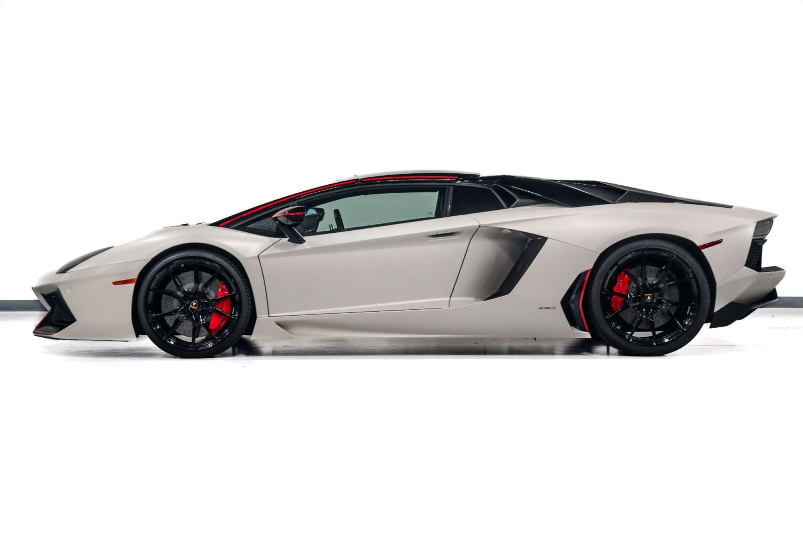 Used 2016 Lamborghini Aventador LP 700-4 image 5