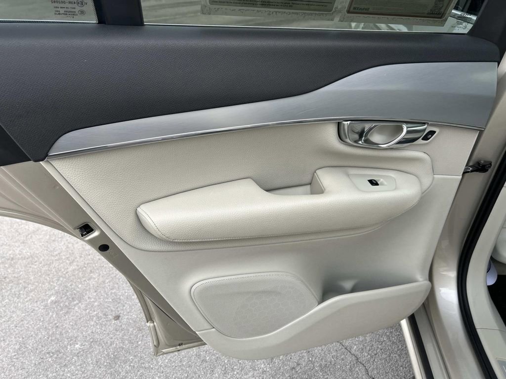 Used 2016 Volvo XC90 T6 Momentum image 21