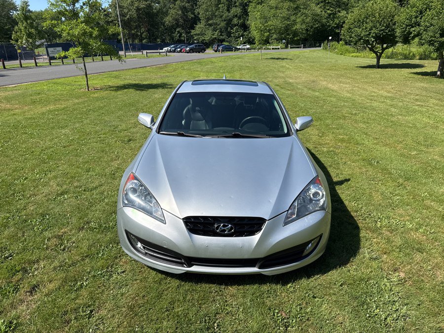 Used 2010 Hyundai Genesis 3.8 RWD image 9