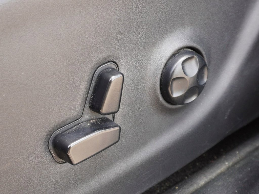 Used 2015 Jeep Cherokee Trailhawk w/ Comfort/Convenience Group image 12