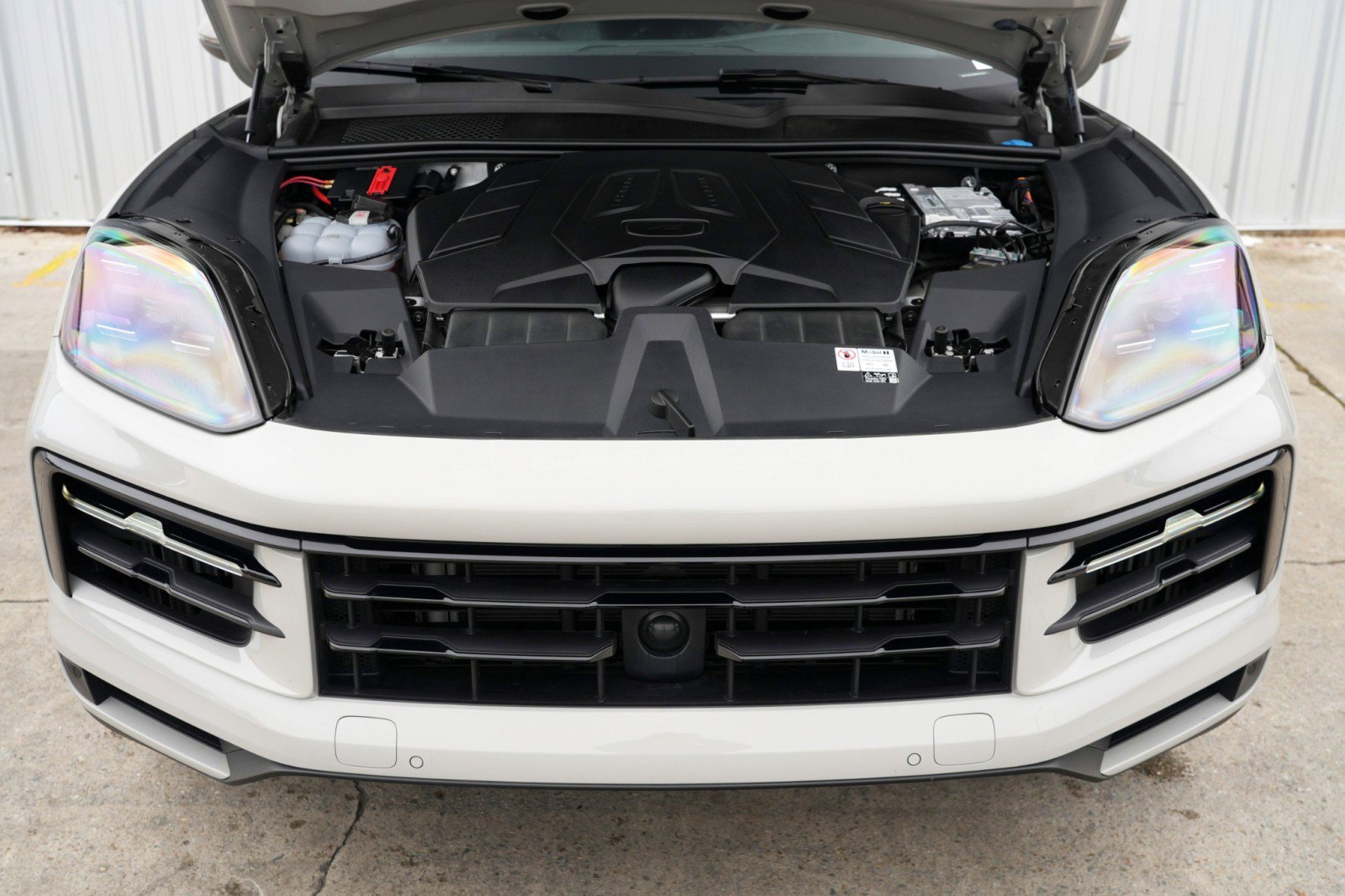 Used 2024 Porsche Cayenne w/ Premium Package image 8