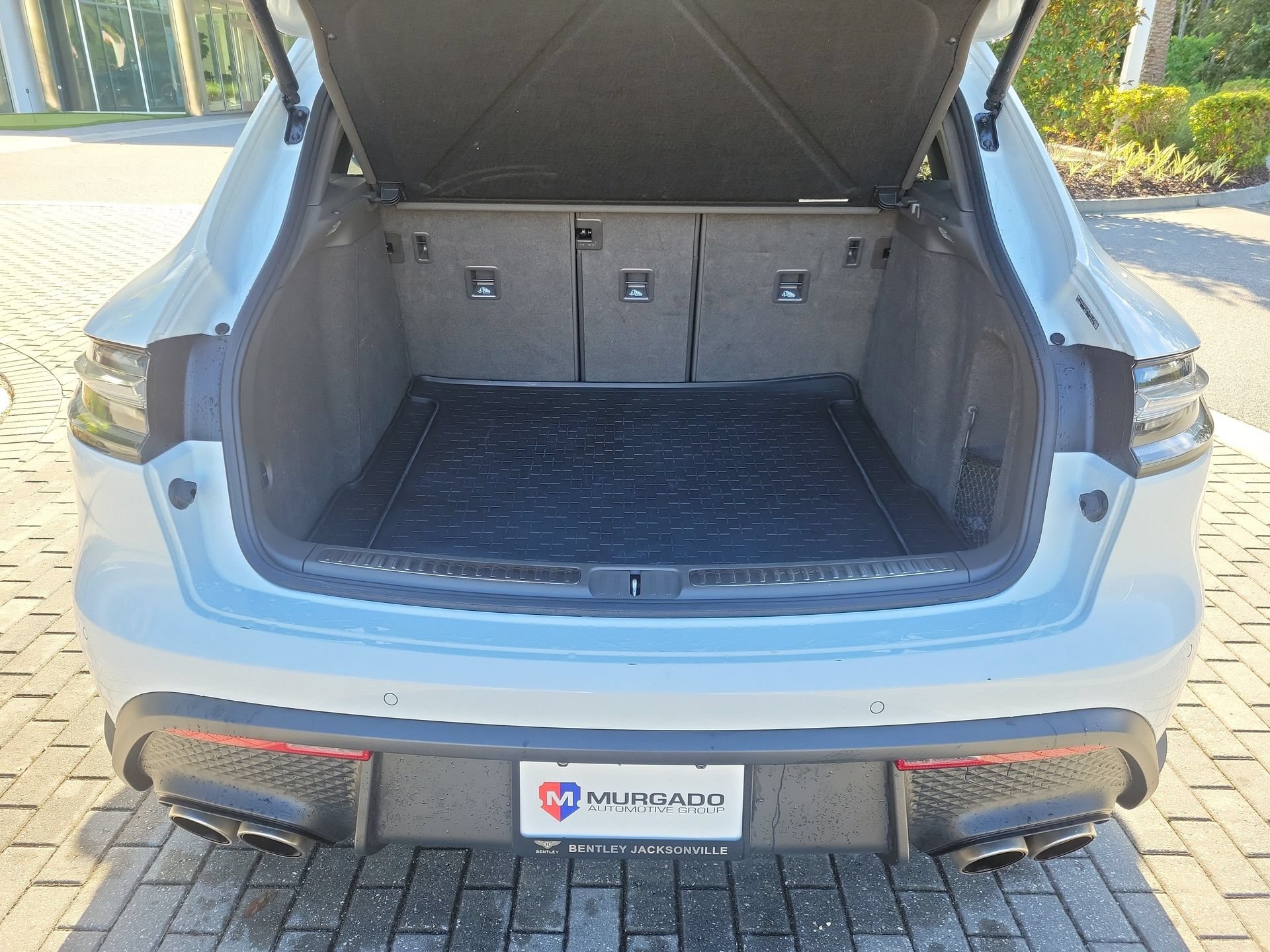 Used 2023 Porsche Macan S AWD/4WD image 10