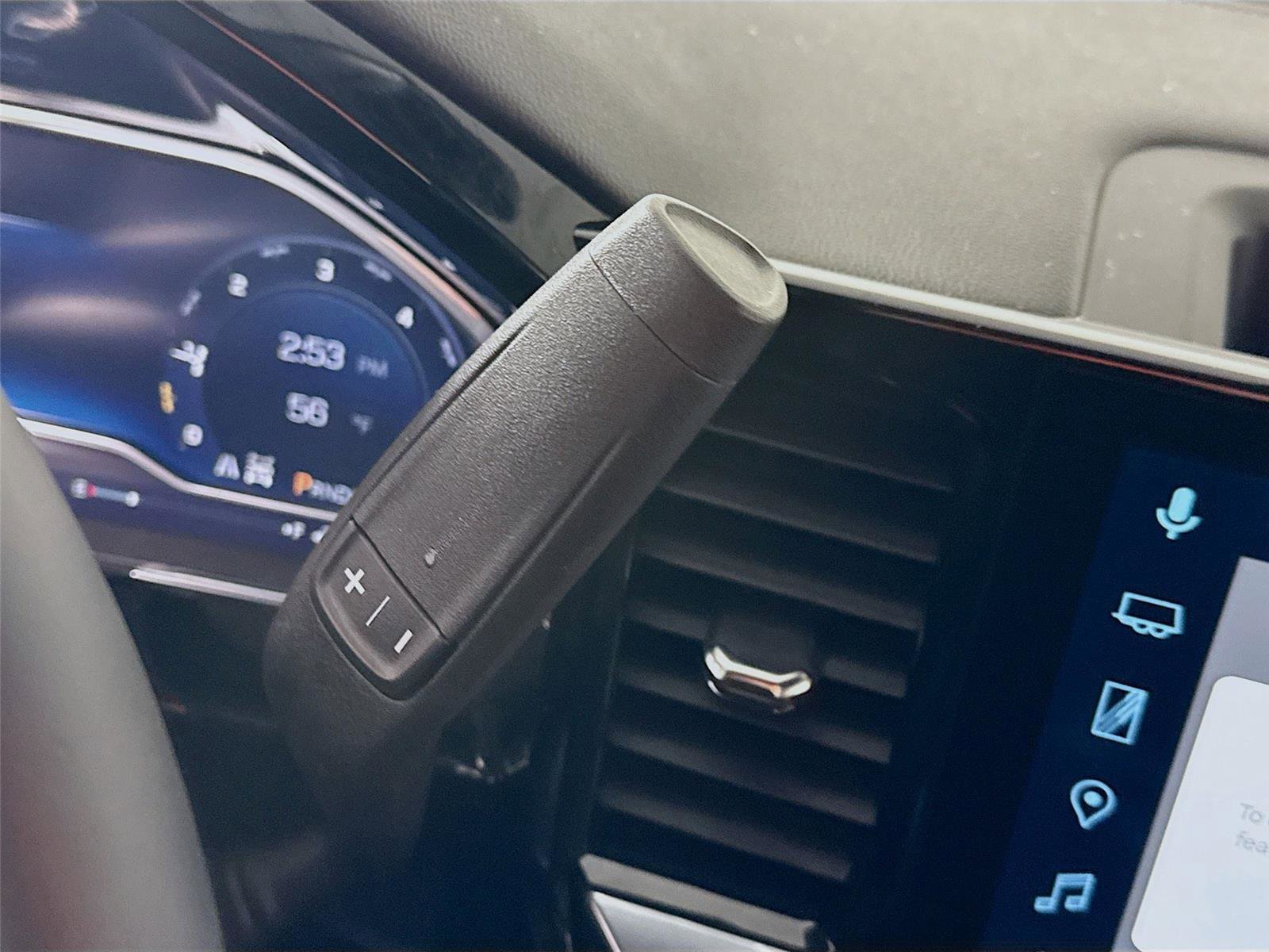 Used 2025 Chevrolet Silverado 1500 LT image 11