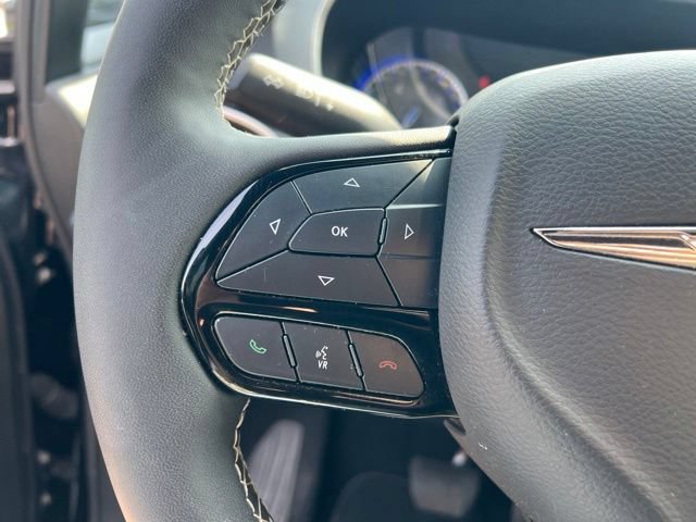 Used 2025 Chrysler Pacifica Limited FWD image 14