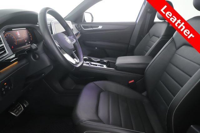 Used 2025 Volkswagen Atlas Cross Sport SEL R-Line AWD/4WD image 16