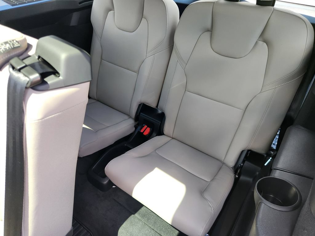 New 2026 Volvo XC90 B6 Plus w/ Protection Package Premier AWD/4WD image 14