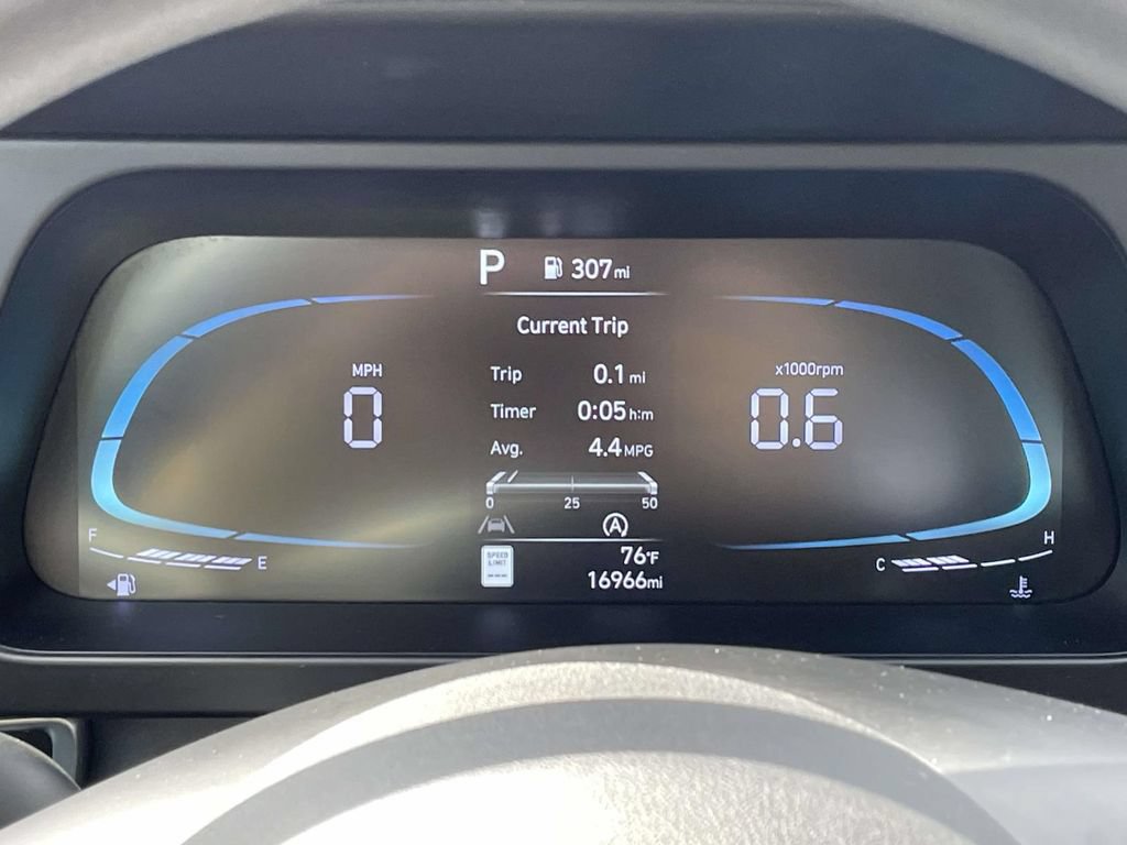 Certified 2025 Hyundai Elantra SE FWD image 18