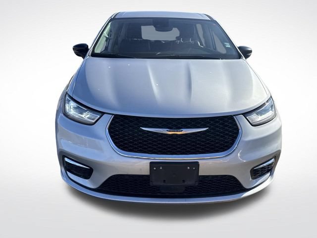 Used 2024 Chrysler Pacifica Touring-L FWD image 11