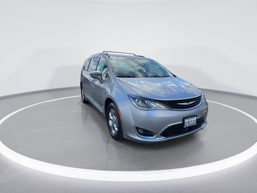 Used 2018 Chrysler Pacifica Limited w/ Advanced Safetytec Group FWD image 3