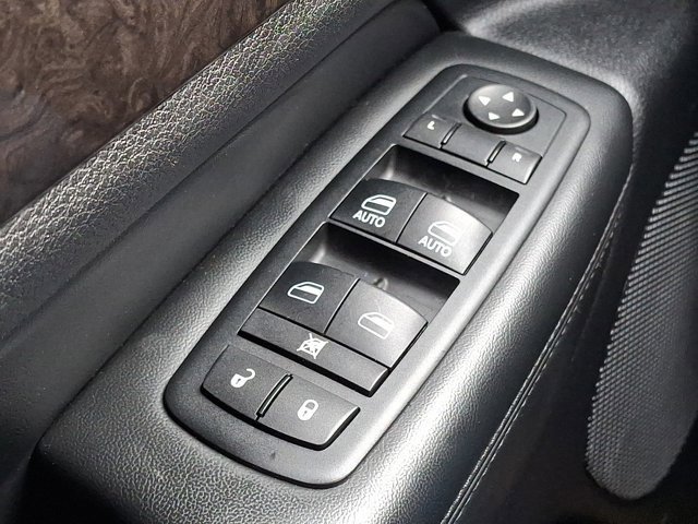 Used 2012 Jeep Grand Cherokee Laredo image 32