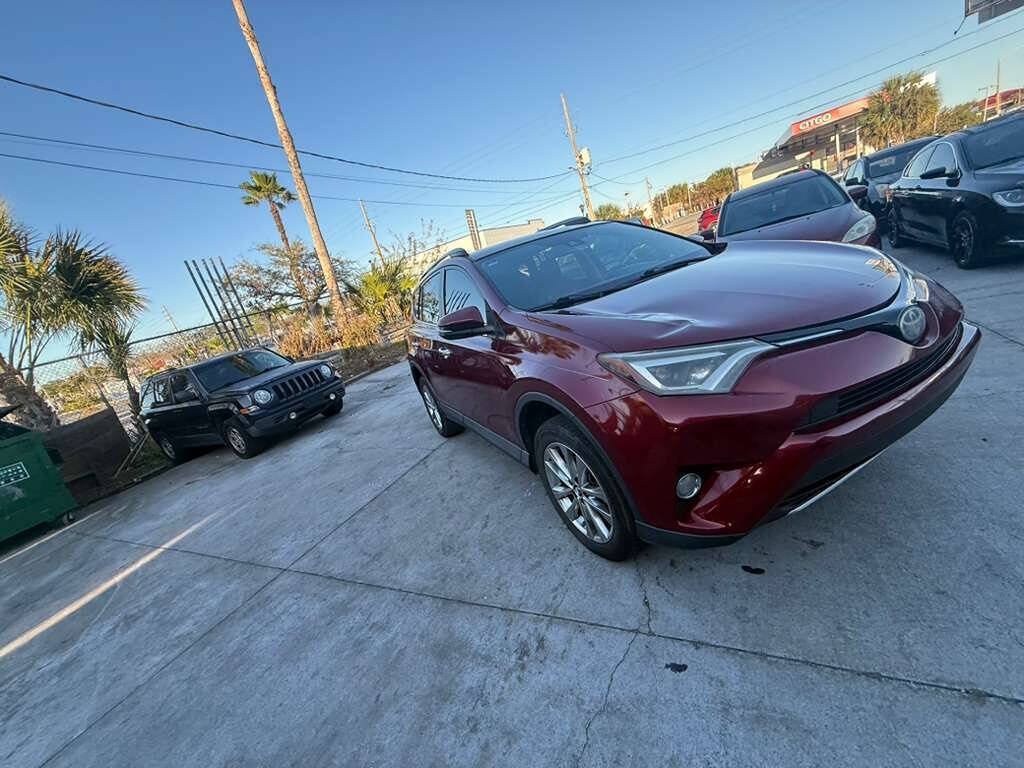 Used 2018 Toyota RAV4 Limited FWD image 2