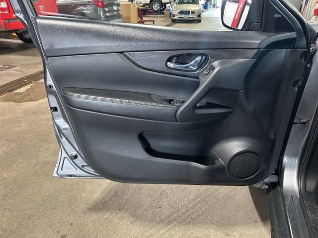 Used 2018 Nissan Rogue SV AWD/4WD image 20