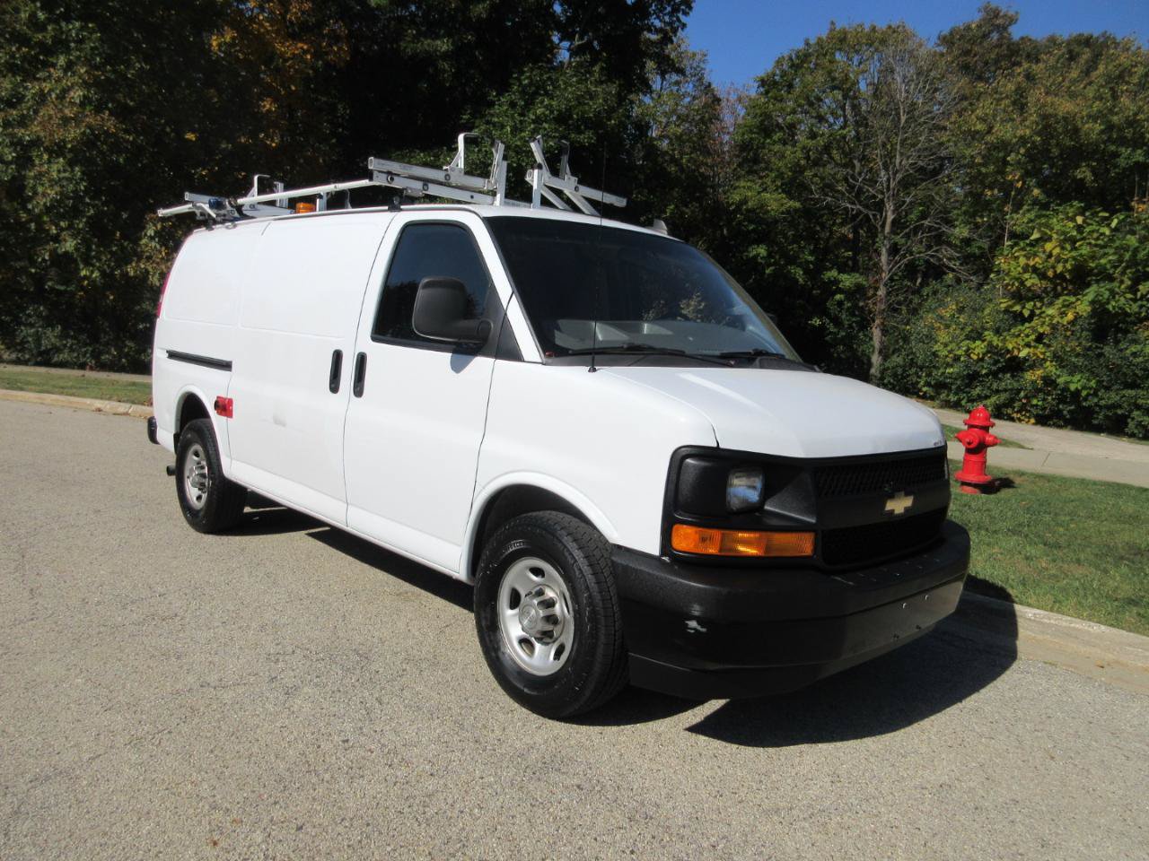 Used 2017 Chevrolet Express 2500 RWD image 3