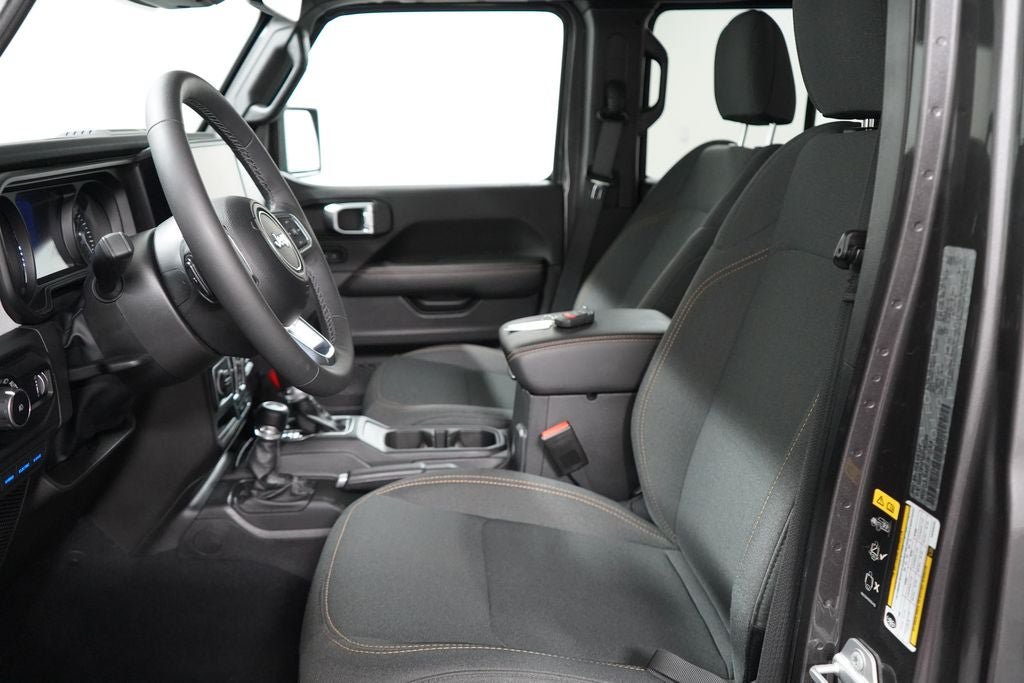Used 2025 Jeep Wrangler Unlimited Sahara AWD/4WD image 14