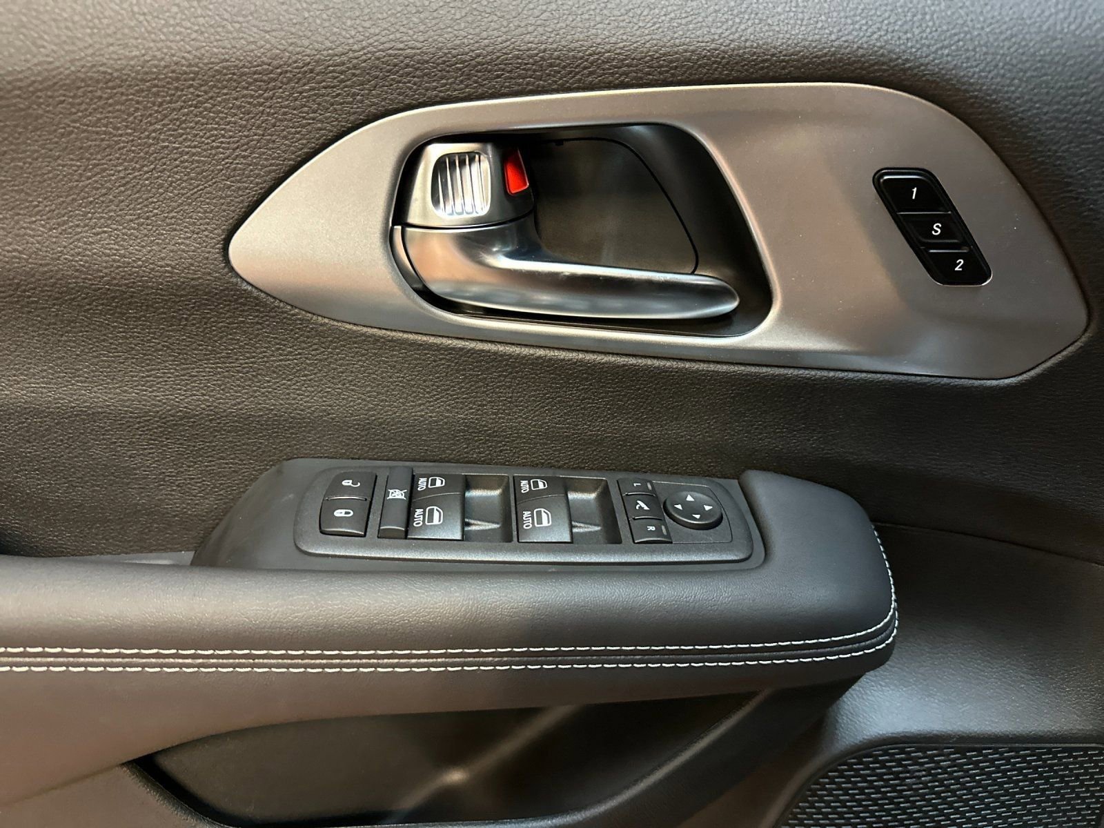 New 2026 Chrysler Pacifica Limited w/ S Appearance Package image 10