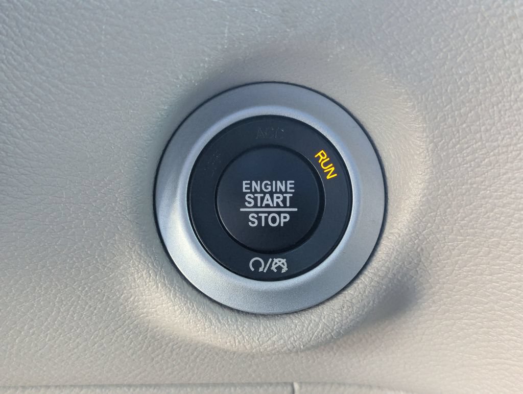 Used 2023 Chrysler Pacifica Touring-L FWD image 17