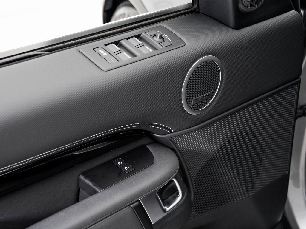 Used 2023 Land Rover Discovery S R-Dynamic image 8