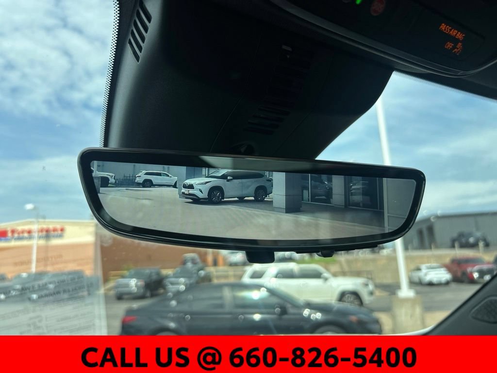 Used 2024 Chevrolet Traverse RS AWD/4WD image 27