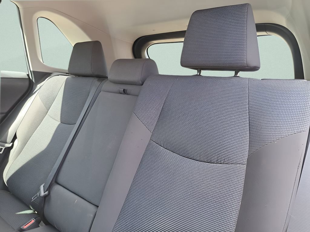 Used 2021 Toyota RAV4 LE image 8