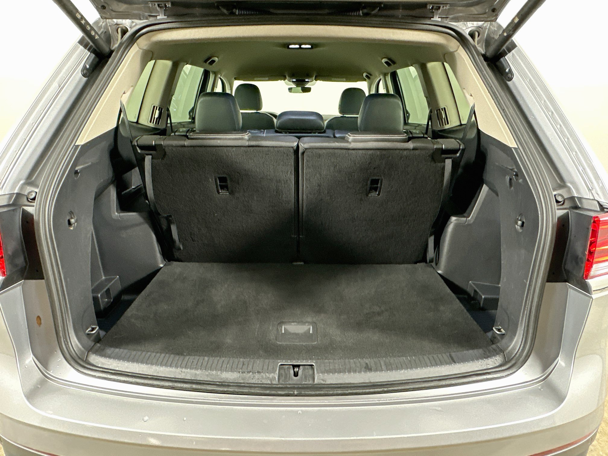Used 2025 Volkswagen Atlas SE FWD image 31