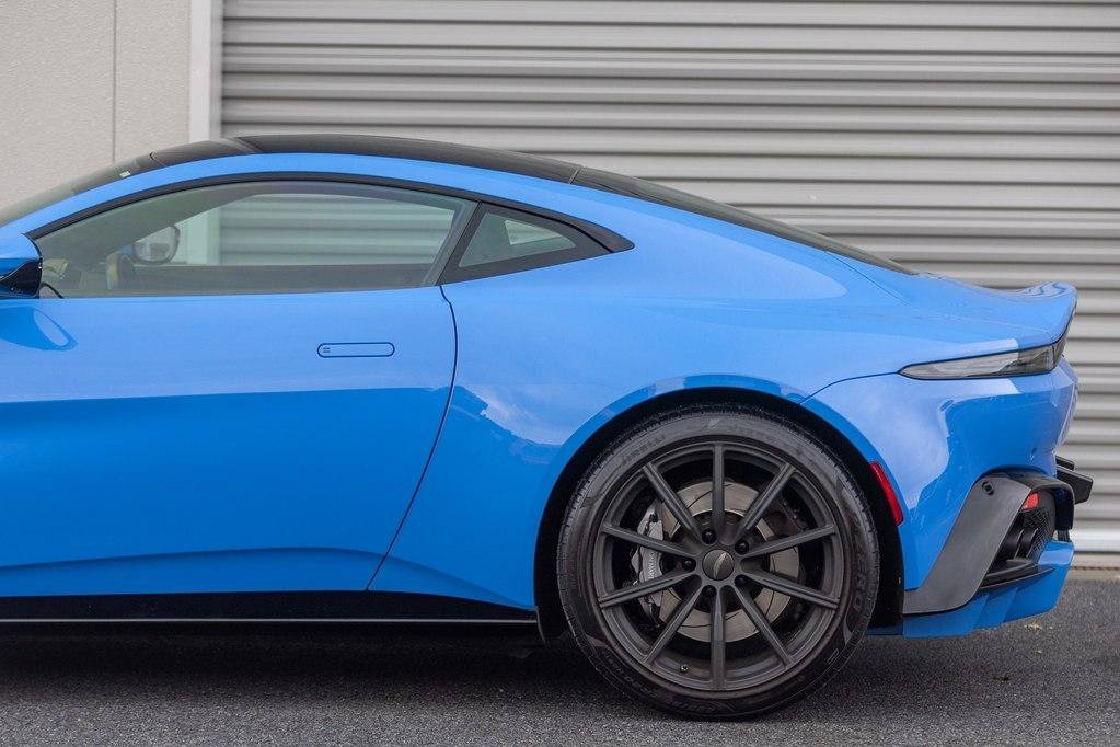 Used 2021 Aston Martin V8 Vantage Coupe RWD image 32