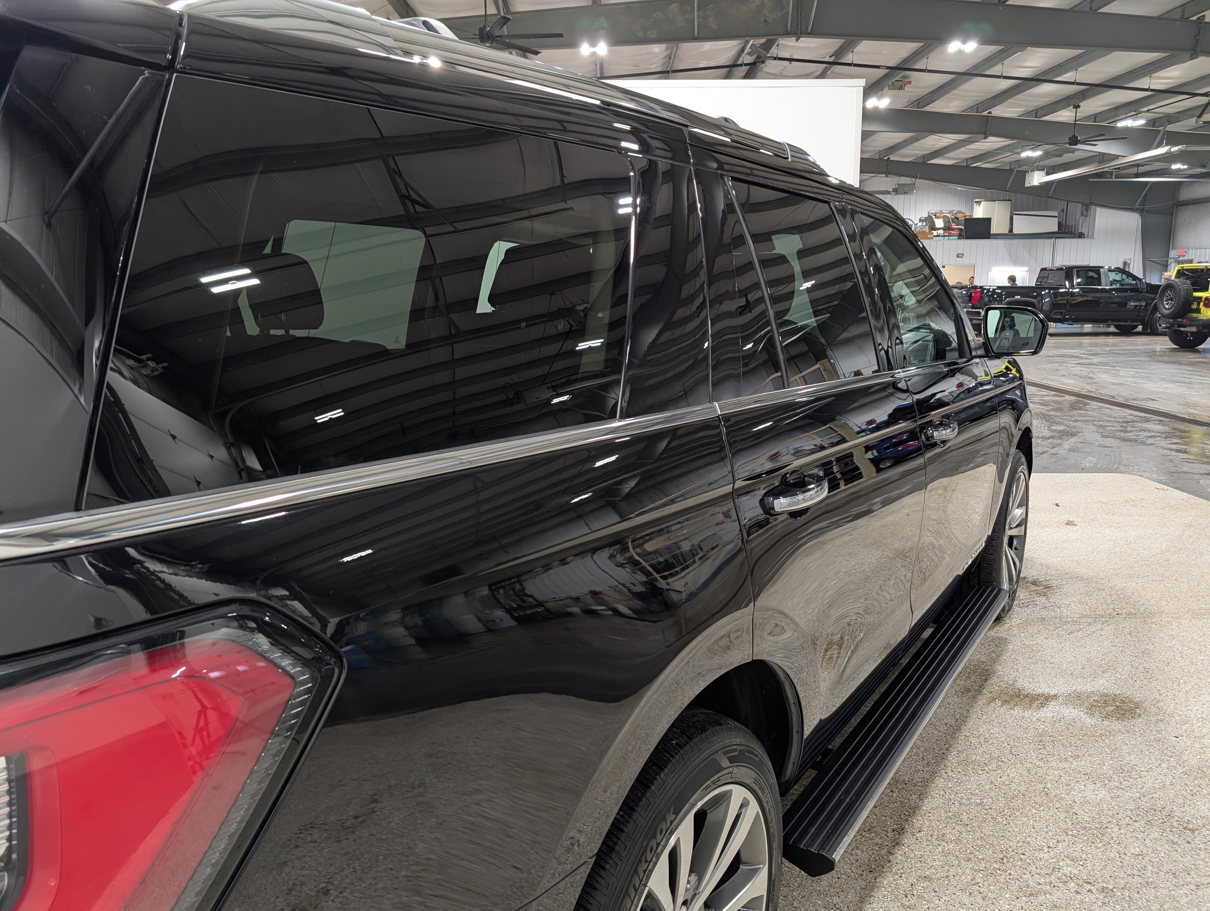 Used 2020 Ford Expedition Platinum image 3