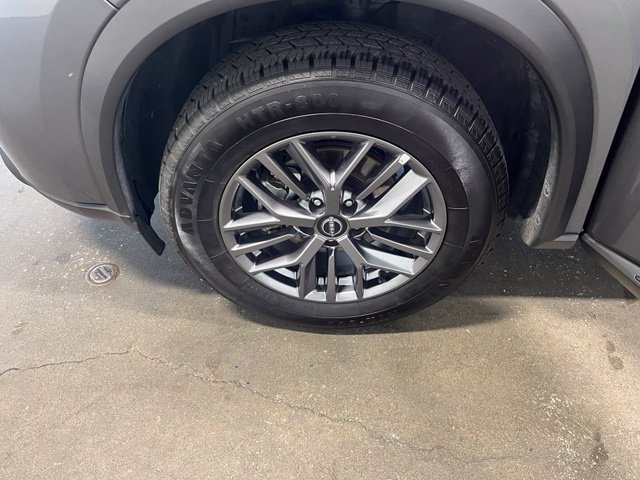 Used 2024 Nissan Rogue S AWD/4WD image 31