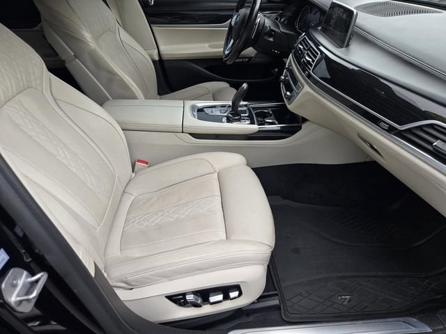 Used 2018 BMW 750i xDrive AWD/4WD image 32