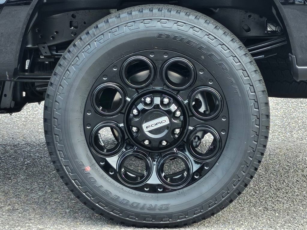 New 2026 Ford F250 Lariat w/ Black Appearance Package image 27