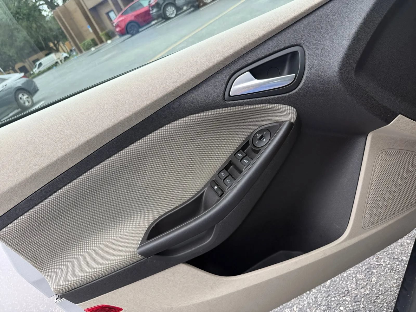 Used 2014 Ford Focus SE FWD image 17
