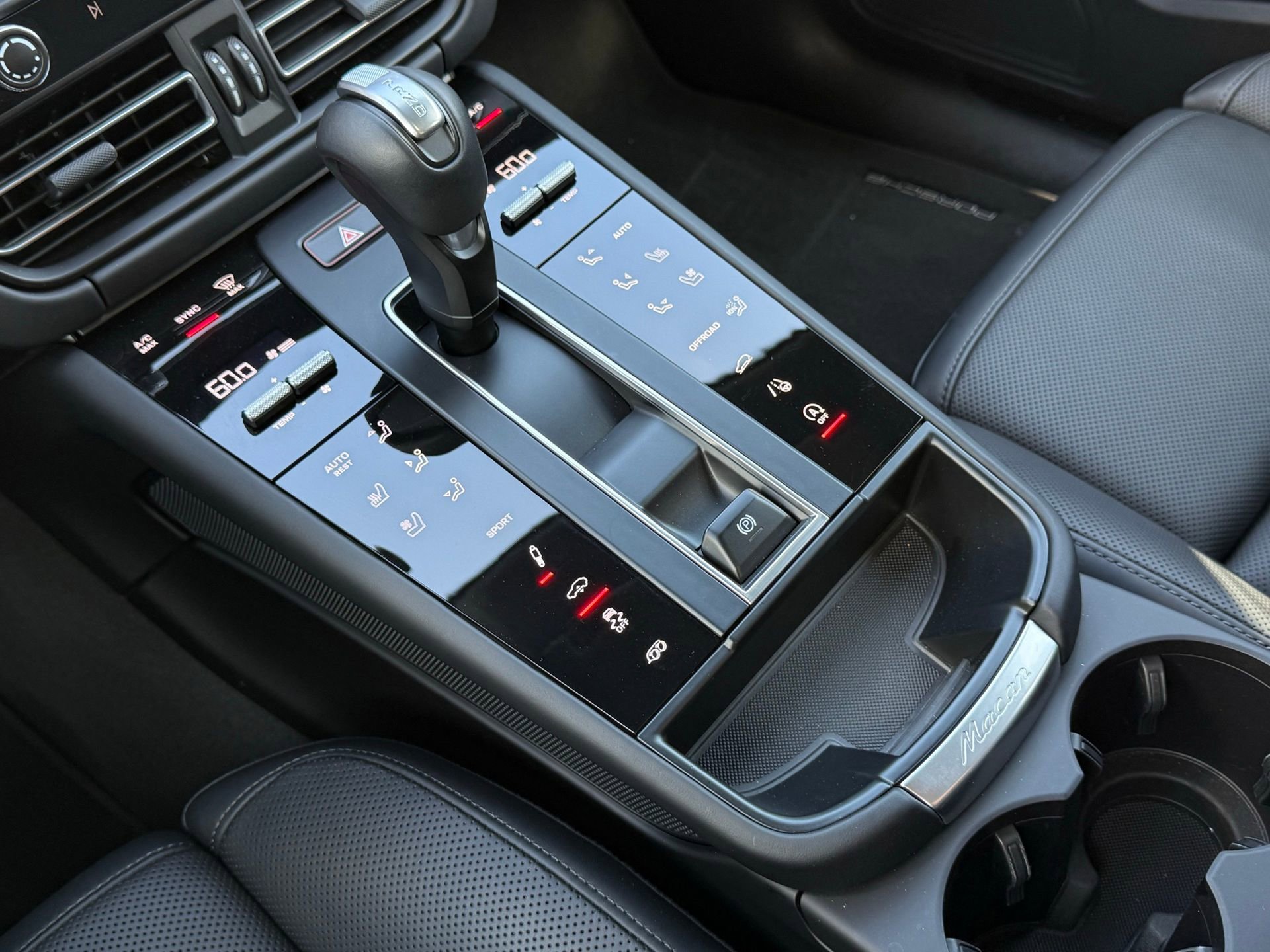 Certified 2025 Porsche Macan GTS image 22