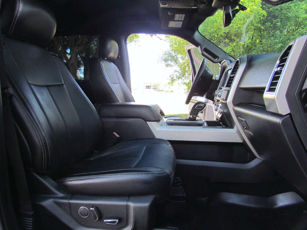 Used 2018 Ford F150 Lariat w/ Equipment Group 502A Luxury image 24