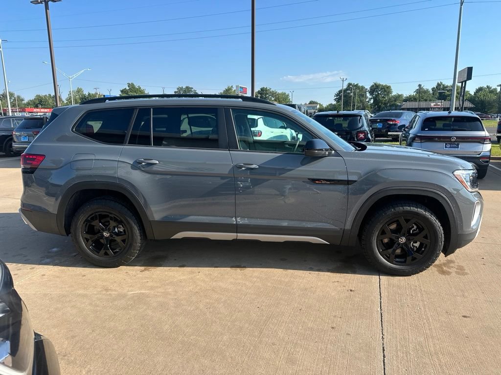 Used 2026 Volkswagen Atlas Peak Edition AWD/4WD image 4